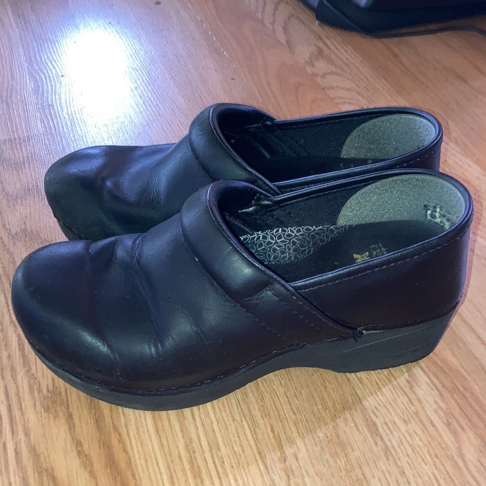 HOLD - Women’s Dansko Clogs XP 2.0